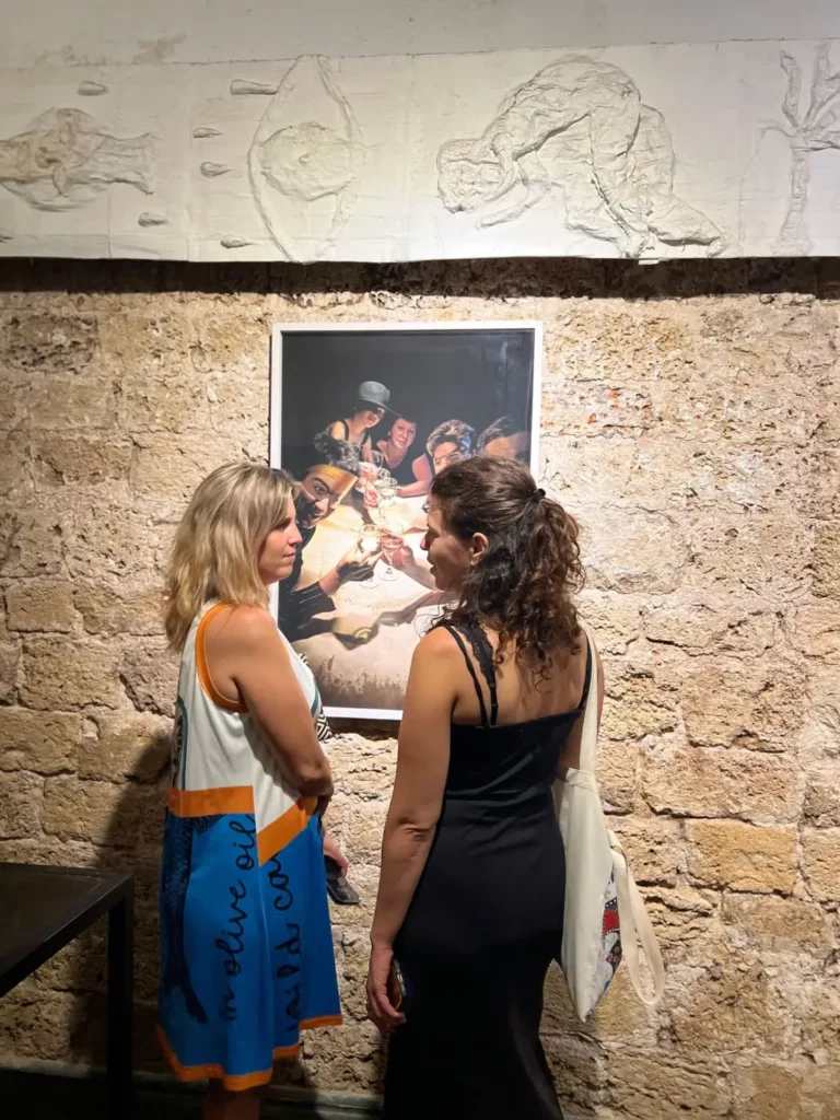 צפייה בתערוכה בבית קנדינוף