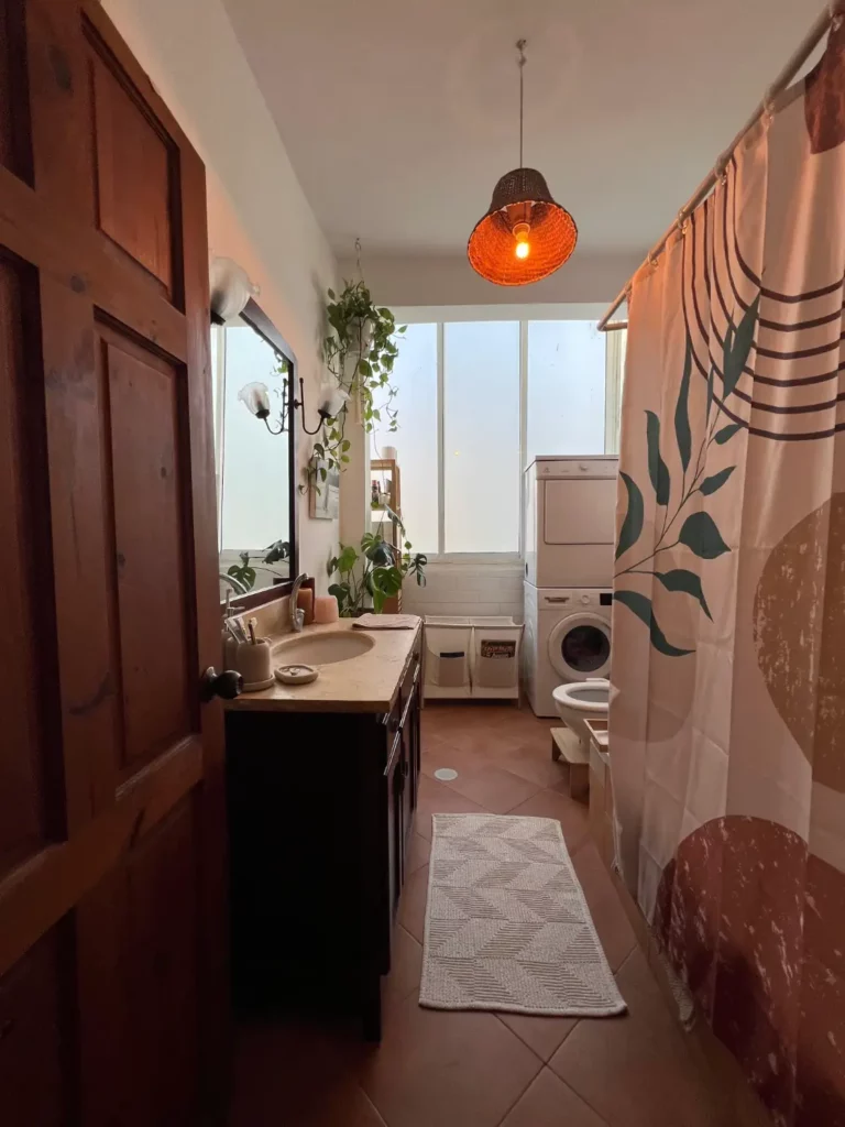 מקלחת טרופית מבט מהכניסה