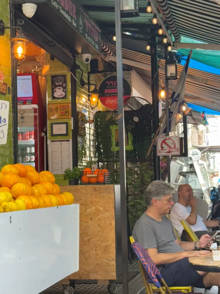 קפה סונדר בשוק הכרמל מקרוב